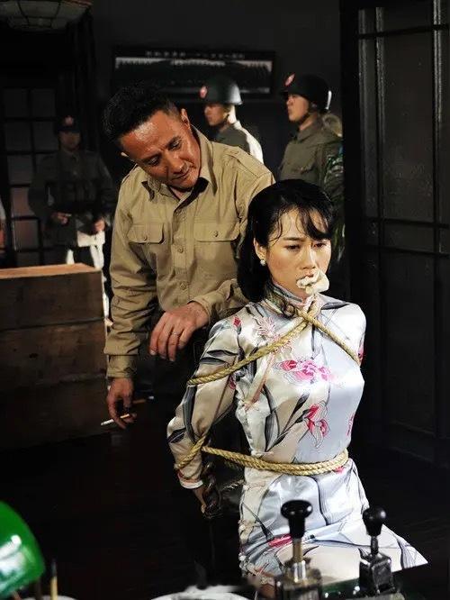 《抓特务》遭冷遇被归于观众对冯小刚的报复，其实此因微不足道。真正的原因...