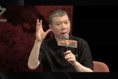 冯小刚最近接受《凤凰周刊》旗下“冷杉RECORD”专访，说：“票房不好是事实，我也很痛心。”“我很对不起投资方，现在这样有担当的投资方越来越少了。更多的投资方，其实是跟导演说废话少说，你就跟我说什么赚钱。”

冯小刚说“对不起投资方”，不是突然客气，而是《抓特务》这次把“创作野心、资本信任、市场回报