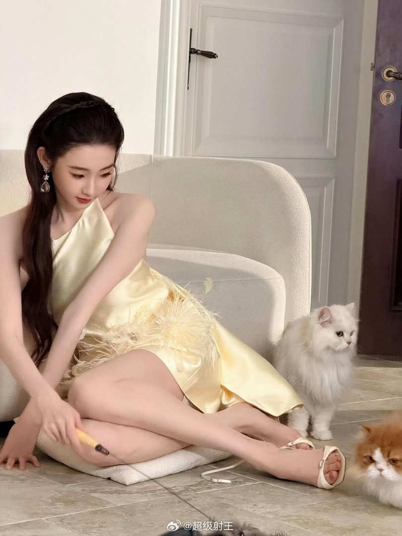 张艺凡玉足好美啊[心][色][色][色] ​