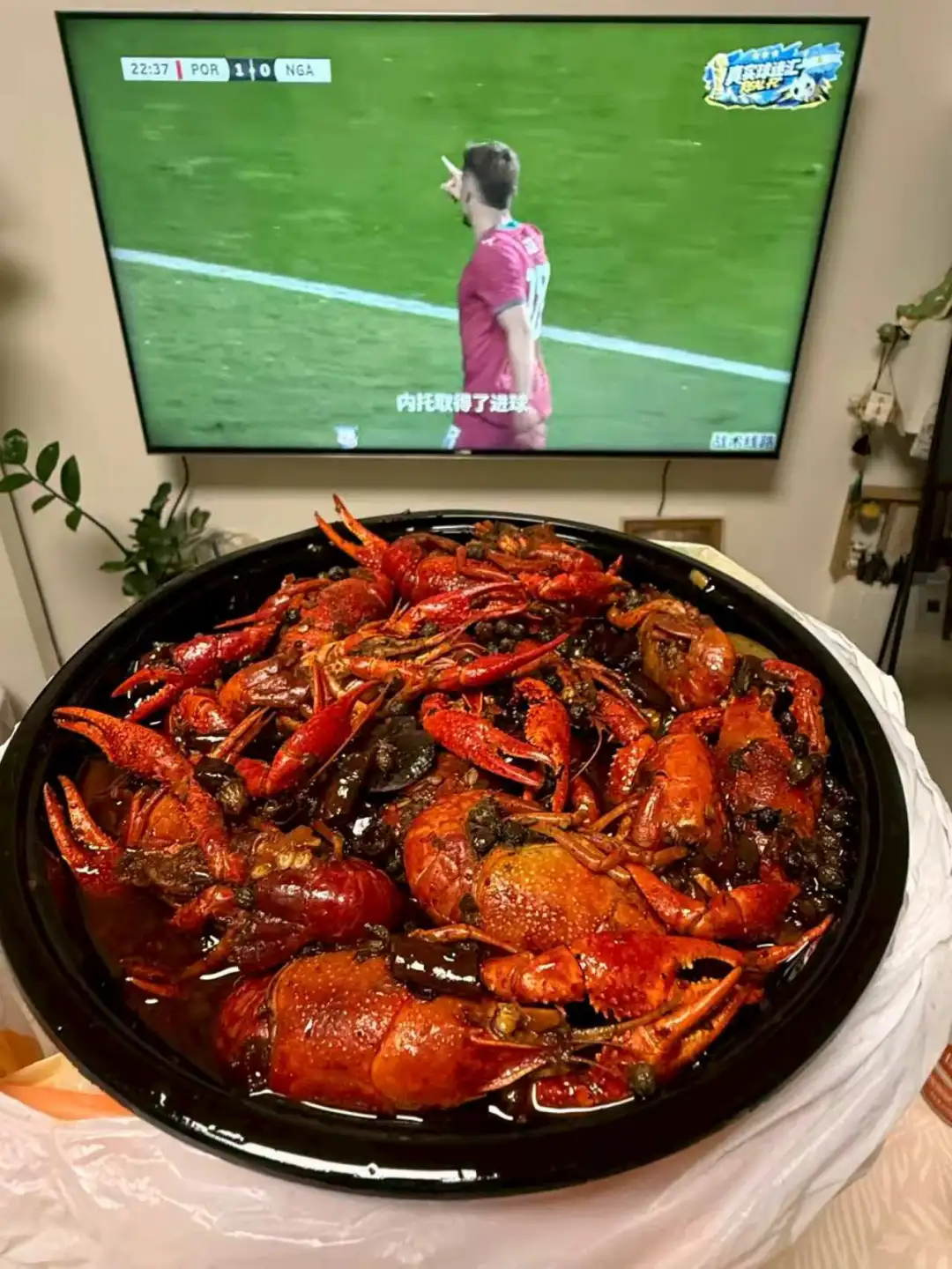 我的姐妹真是老吃家连世界杯的都不放过