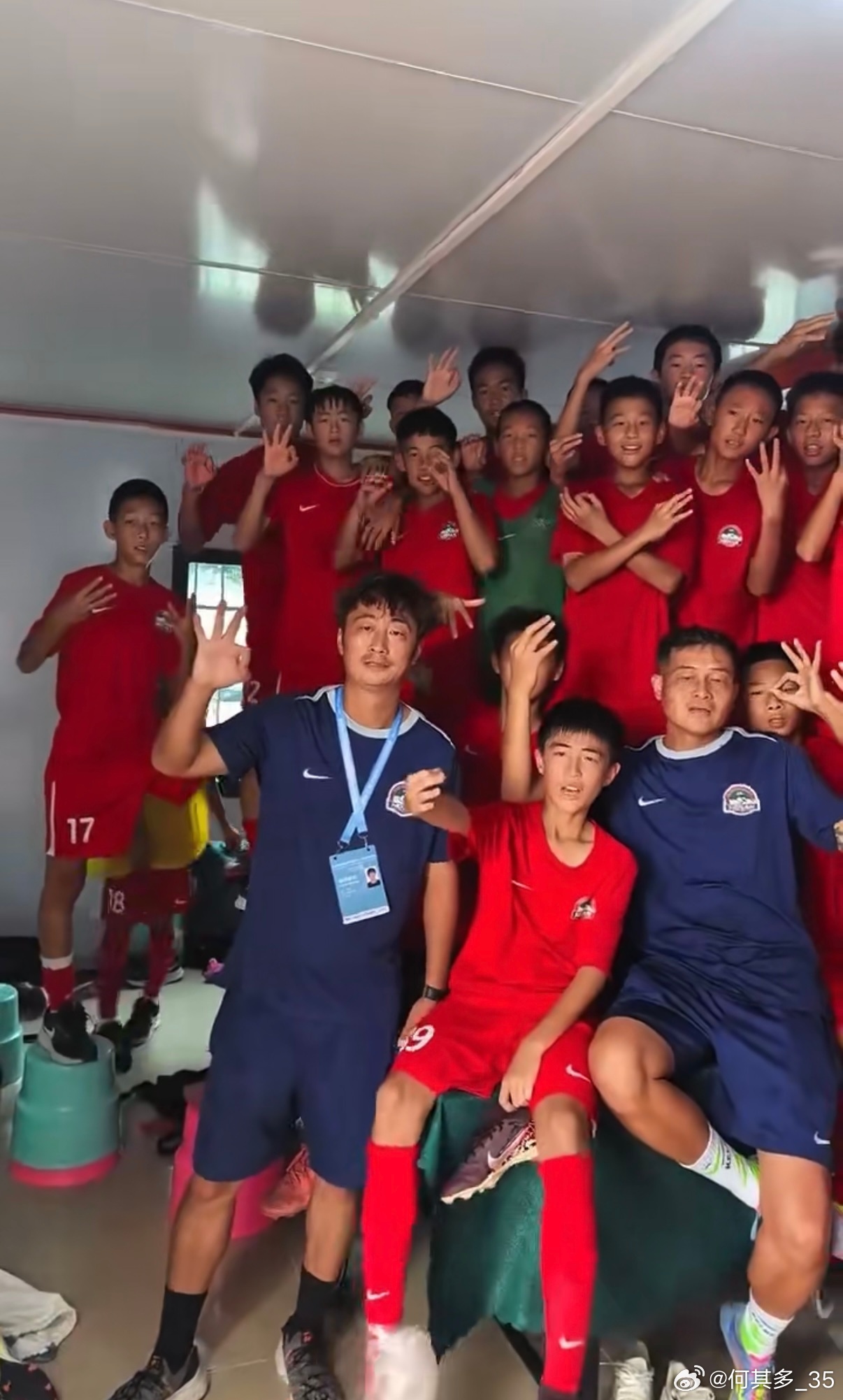欢迎大家多多关注河南青训，感谢大家的支持。今天是U15、U13比赛日。河南实验汉森U13朱治里梅开二度。
U15：
鹤壁鹤腾0:2上海海港，
郑州市金水区汉森足球俱乐部0:2鲁能足校U14。U13：
河南1:0长沙一中新华都，
河南实验汉森2:0重庆绿茵，
北京国安2:1郑州二中健源。
河南实验汉森U13保持两战全胜，河 ​