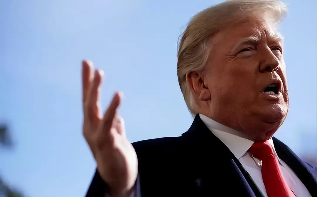美国人的话一句也别信
    2026.10.9
空言许诺诱俄邦，
北约东扩践旧