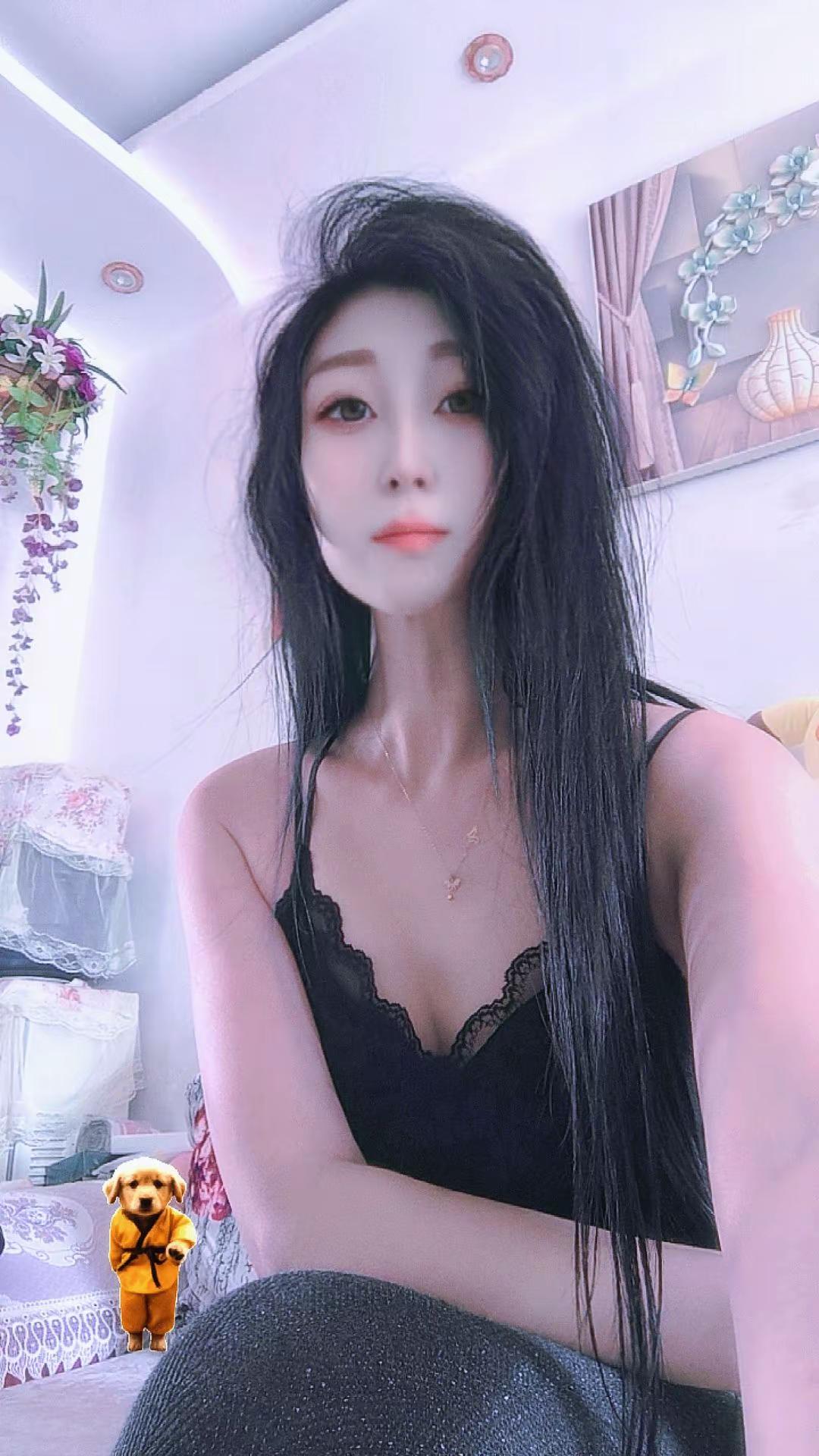 独处，是灵魂的假期，享受这份难得的宁静与自由，不必迎合任何人，内心富足最重要。