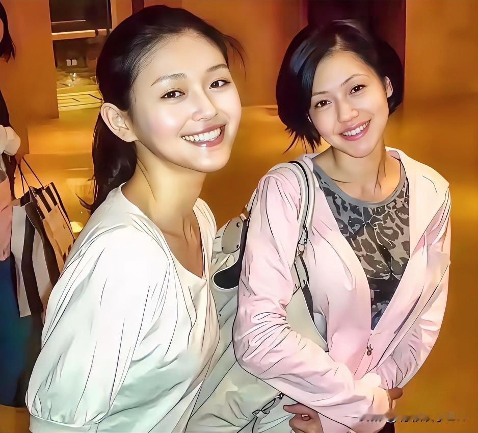 看懂大S的遗产风波，才明白大家口中的意难平。
纵横演艺圈30年，赚下不少财富，但离世后银行账户仅剩下200万新台币。
名下信义豪宅每月就要百万月供，账面这点余额，连一期房贷都覆盖不了。
资产看着庞大，却捆绑着高额贷款，留给孩子的不是现成财富，而是沉重债务难题。
具俊晔当初公证放弃继承遗产，也就不用承