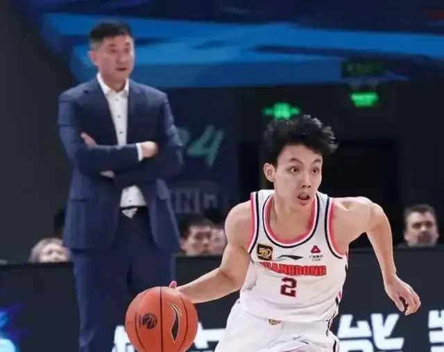 杨鸣硬核怒批！广东破局唯一解：别乱折腾，回归本色才是卫冕之道   季后...