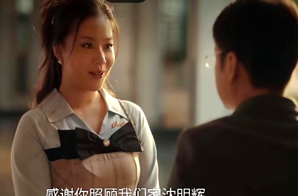 胡刚做任何事都心甘情。
 白富美冯美奇追他时姿态高，普通女孩倪大妮却靠...