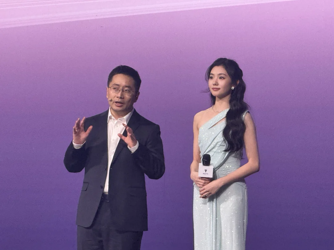 超绝仙女🧚‍♀️刘浩存深蓝发布会现场照