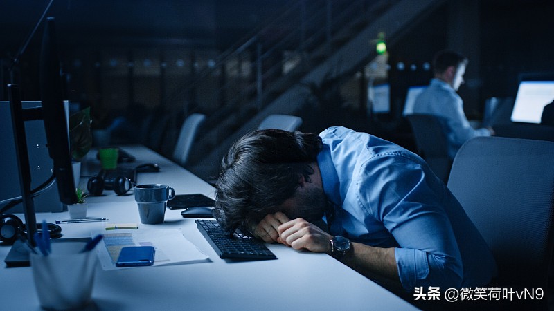 说现在年轻人没比上一辈更累的观点，其实挺经不起