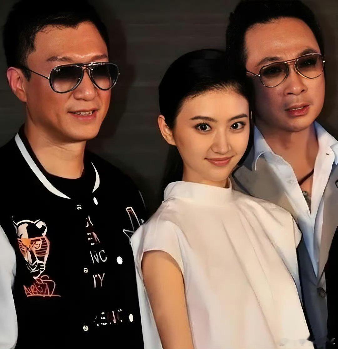 2011年的时候孙红雷拿到了《战国》剧本，他看女主是景甜，想都没想就拒绝了，孙红雷看着傻其实这种人最精了。 ​