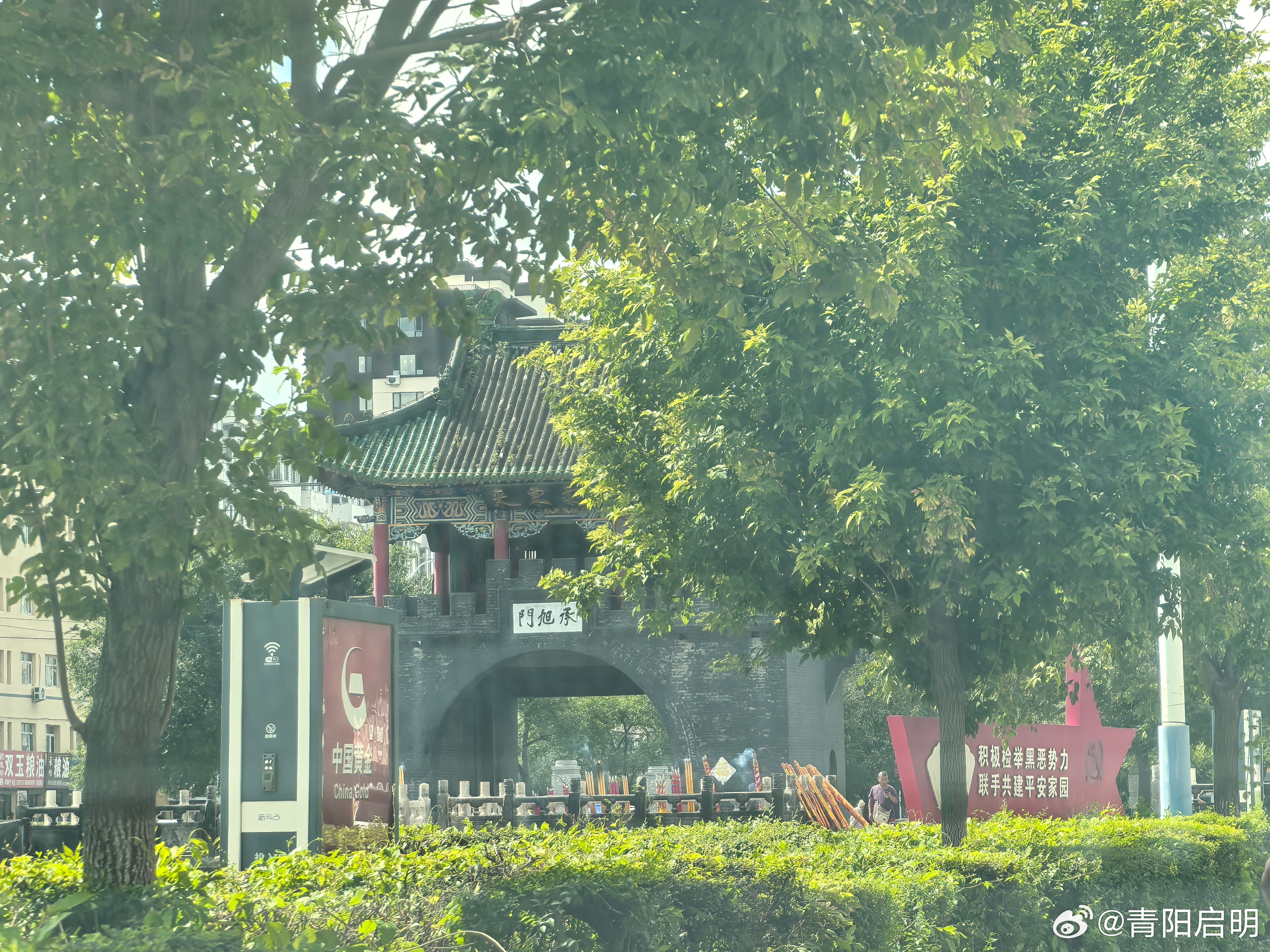 #汽车[超话]##新能源汽车[超话]##长城汽车[超话]##新车[超话]#  第一次开上高速，和原来的凯迪拉克XT5比更稳，动力更强劲。模式调为智能混动，去的时候打开了能量智能管理，全程53公里都在用电，电耗达到20，回来时关闭了能量智能管理，高速33公里左右都用的油，全程110km/h，油耗只有1.3，神车。去的 ​