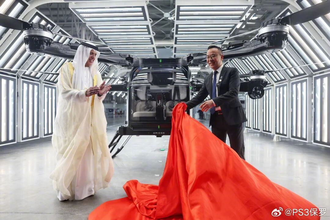 中东大户喜提新玩具！[笑而不语] #小鹏飞行汽车交付##中国飞行汽车交付阿联酋# ​