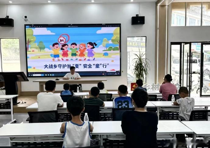 仙居各乡镇进村入校开展暑期安全公益课堂，志愿者、医护、民警走进乡村学堂...