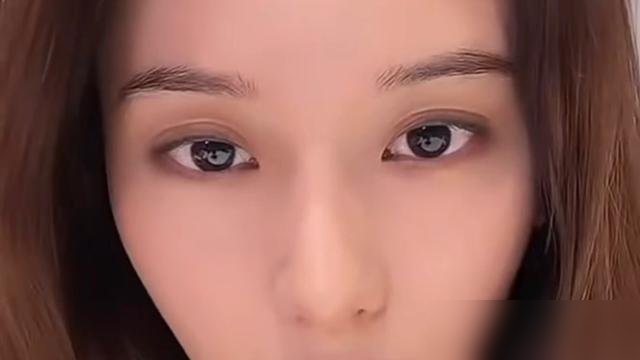 “我自己生的，就一个，没代孕。”徐艺洋直播里把话说死了。
孩子2024年就生了，现在2岁多，一直没公开。她说那会儿产后激素乱，情绪崩，不想被打扰。国籍中国，以后也在国内上学。
可网友不买账。翻出旧账：恋爱否认过，怀孕也否认过，现在突然冒出来个2岁孩子。她说有底线，粉丝问底线在哪。
一边是黄子韬
