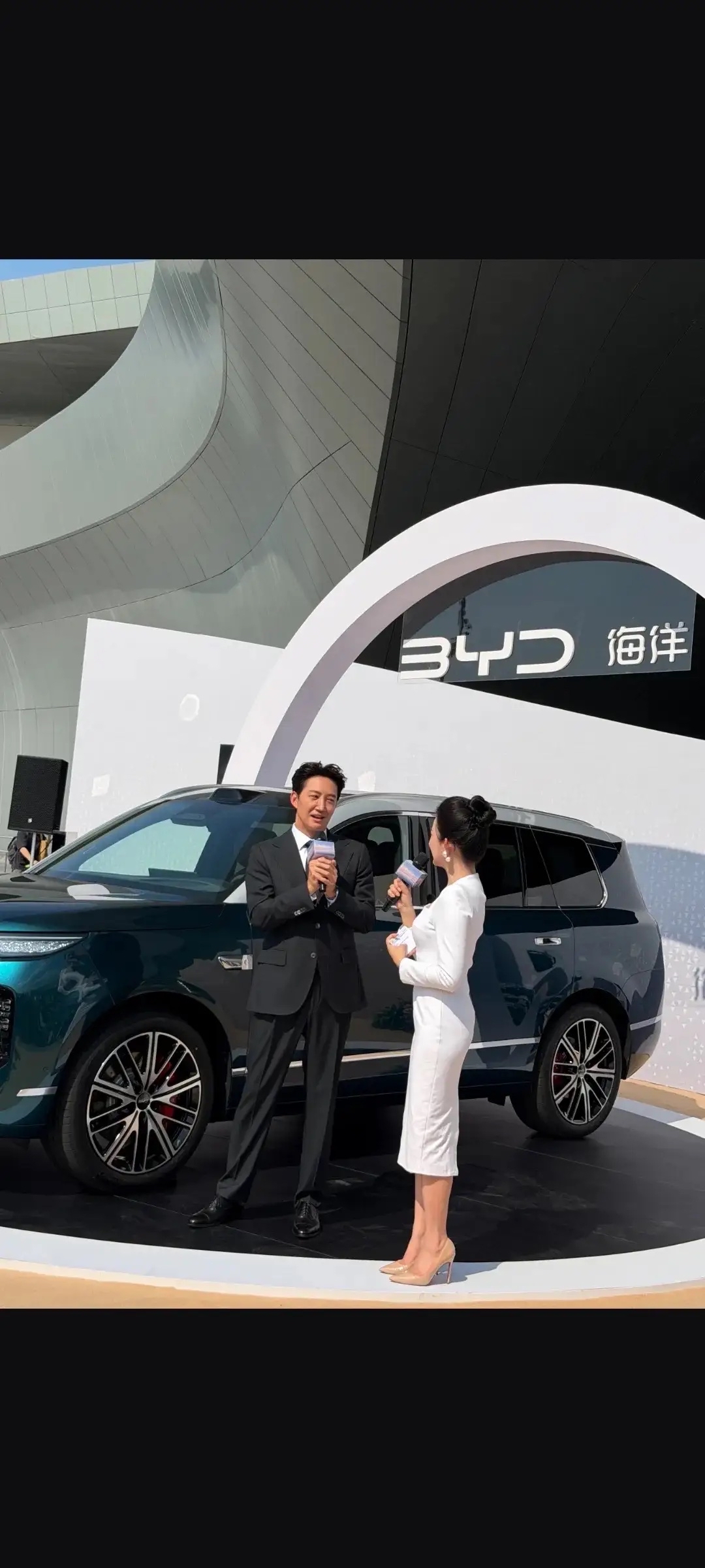 未来15年谁会赶超比亚迪？
1，吉利？
2，奇瑞？
3，长安？
4，长城？
5，小米？
6，北汽？
7，上汽？
8，理想？
……长江后浪推前浪，一代胜似一代强。

引领新能源汽车发展的比亚迪，也必将带出更强的后来者。

王阳新座驾比亚迪海狮08
在新能源赛道持续深耕的比亚迪，带来了又一款重磅旗舰