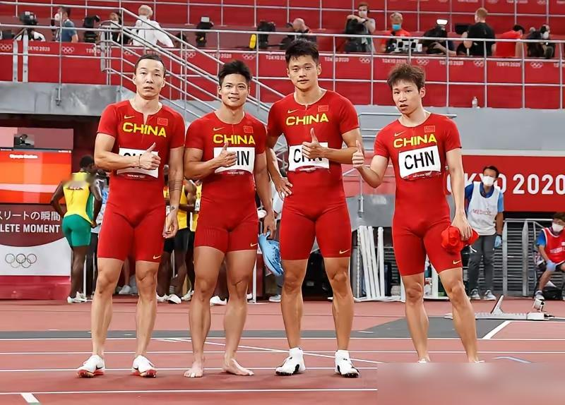 韦永丽在亚运会历史上拿了7枚奖牌，比苏炳添、刘翔都多。
2014年仁川，她100米跑出11秒48，赢了对手0.01秒，把丢了16年的亚洲女飞人称号抢了回来。那届她一人收下百米金牌、200米银牌，接力再添一金，还破了亚运会纪录。2018年雅加达，她又拿了100米铜牌、200米铜牌、接力银牌。六枚奖牌