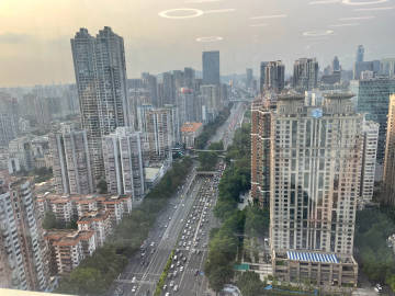 也算是在珠江新城上过班的人，虽然只上了几天，但对对面场所更感兴趣