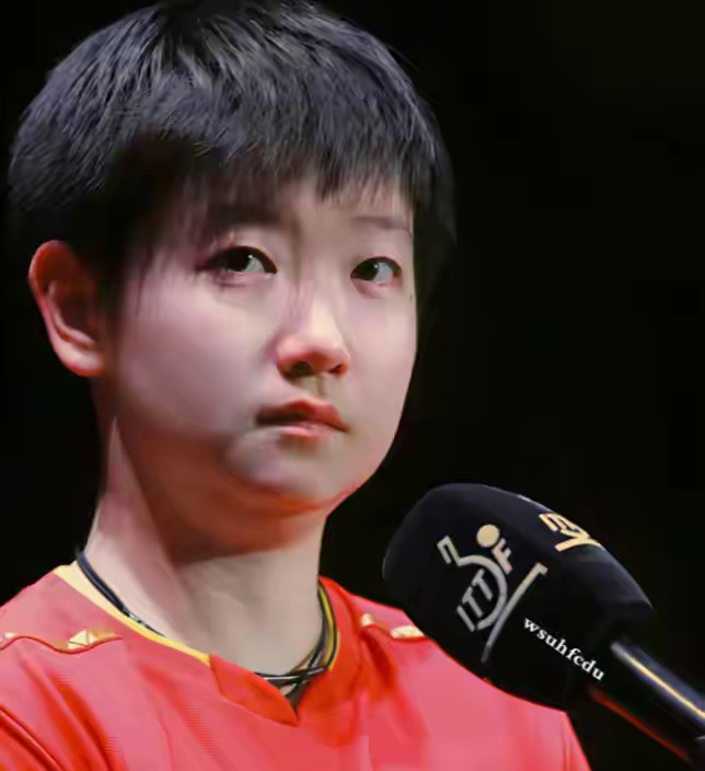 25岁孙颖莎再破纪录，官媒刚夸完，这姑娘转头又干了一件大事

《时代》周刊把她放进2026年百大体育影响力人物榜单，全世界打乒乓球的就她一个上了榜。这帮老外给她的评语挺有意思——“现役乒坛的标杆人物”。紧接着上海杜莎夫人蜡像馆给她揭了尊蜡像，邓亚萍之后国乒第二个有这待遇的。采集数据的时候连她右手食指