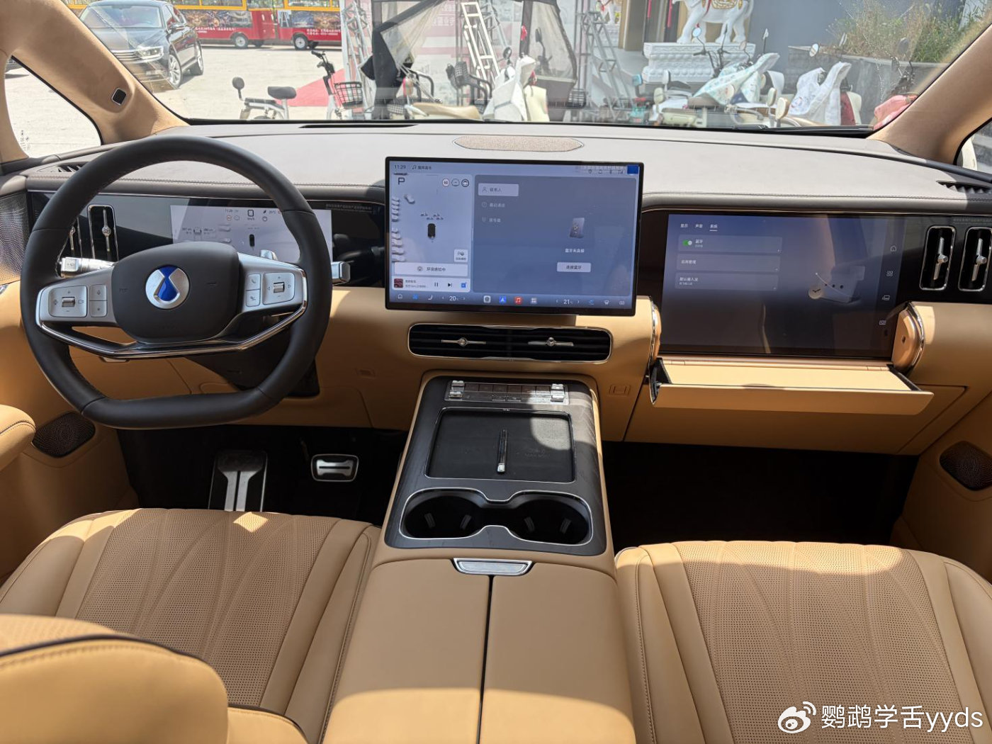 以前挑选MPV，我总会下意识认为合资车型做工用料更有优势，自主品牌内饰...