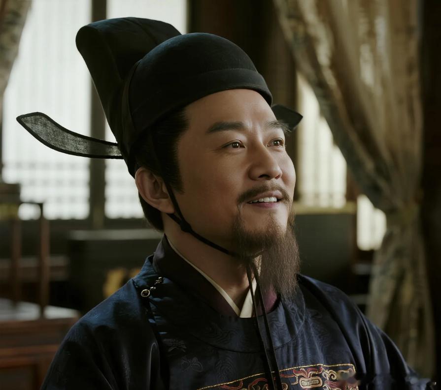 #历史[超话]# 陈平当上丞相后，整天泡在酒池肉林里，歌姬环绕，公务几乎全丢一边。吕媭 —— 吕后的亲妹妹，樊哙的遗孀，看准这个把柄，火急火燎冲进宫里告状。她以为姐姐会震怒，把陈平撤职查办，好替自己出一口多年的恶气。没想到，吕后非但没发火，反而劈头盖脸训了她一顿：“妇道人家懂什么，只要 ​