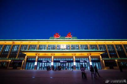 #晚安 西铁# #晚安超话# #用一首歌和你说晚安# 由周深超话 演唱《浅滩》。“晚风轻揽星光” 的静谧、“心事归于平和” 的温柔，缓缓消解整日奔波劳碌。愿这歌声伴你入眠！# 晚安# #夜读超话# #微博之夜# #晚安心语# #晚安 [音乐]# #我的铁路风景# #西铁晚安# ​
