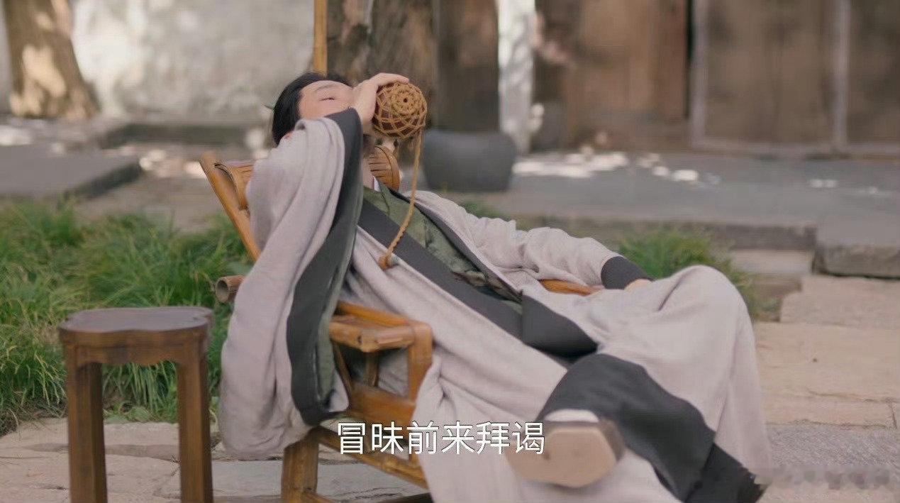 #兰香如故师父现实中也是师父#难怪演技这么有底蕴，原来是中戏表演老师！专业功底摆在那里，举手投足都有戏，把师父角色的沉稳通透诠释得特别到位。#兰香如故师父居然是中戏表演老师# ​