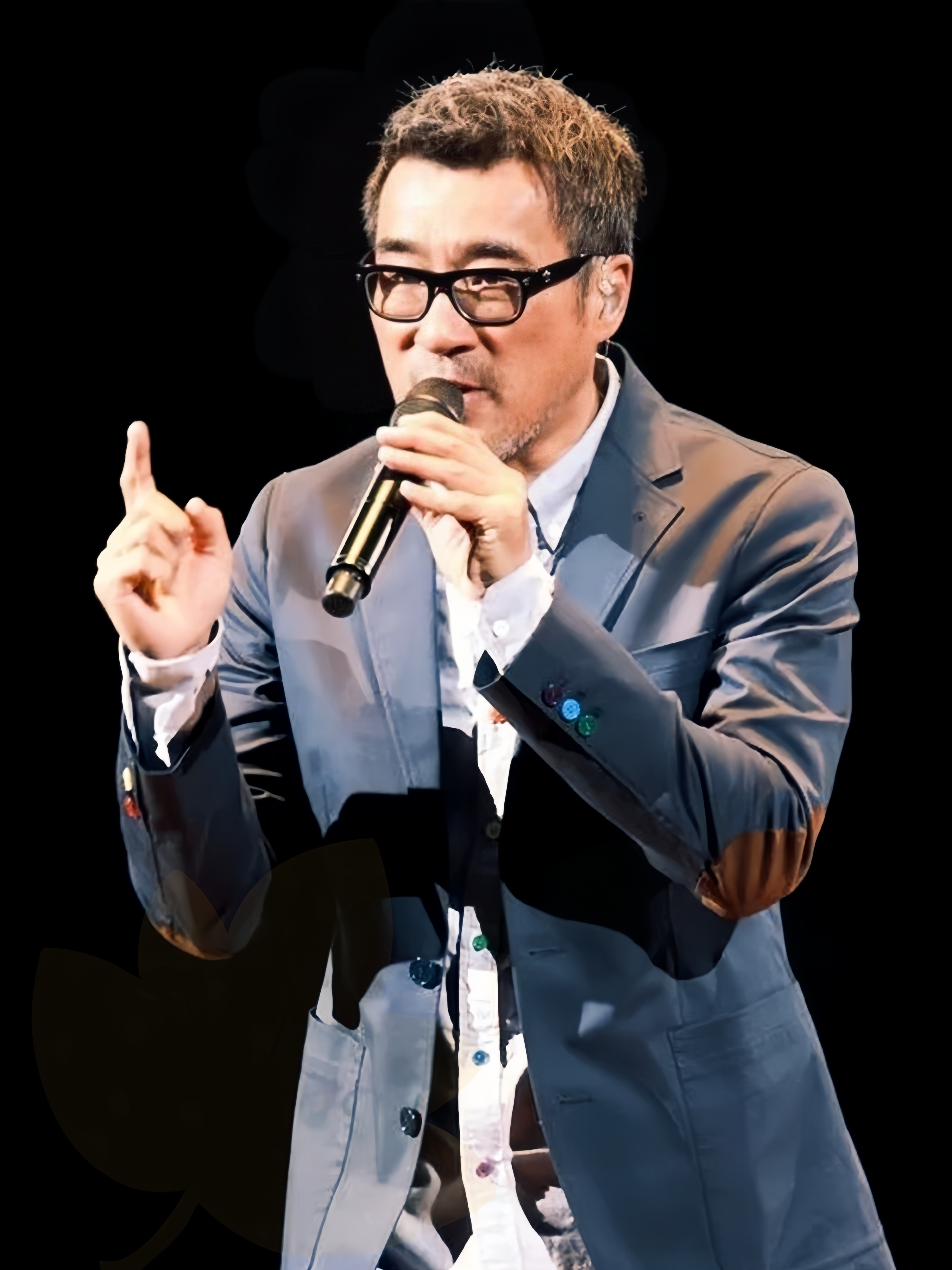 提起李宗盛和林忆莲，没人不惋惜这对乐坛才子佳人。曾经他们因音乐相知相爱，惊艳了整个华语乐坛，所有人都以为他们会相守一生，可最终还是遗憾收场。
 
很多人以为他们分开是因为不爱了，其实真正的原因，是两个太过清醒、太过有主见的人，根本没法磨合。年轻时的爱意热烈又浪漫，可婚姻从来靠的不是激情，而是包容与迁