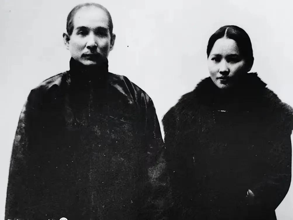 “我只是先生的遗物，跟了先生一辈子，没有享受过正常女人该有的生活，没有孩子，就只