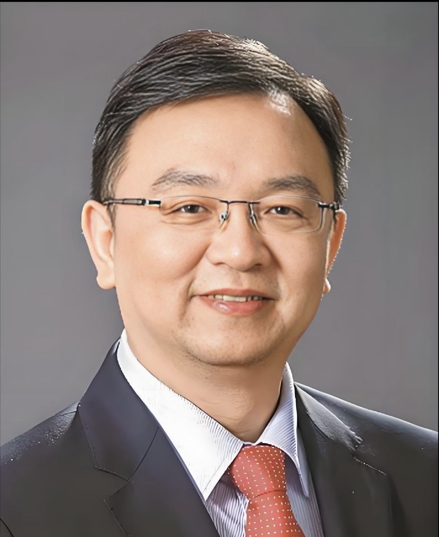 千亿身家王传福，发达之后不忘旧恩，每周拎水果去隔壁看望嫂子

你绝对想不到，身价上千亿的比亚迪老板王传福，到现在还保持着一个习惯：每周雷打不动，提着水果零食，走到隔壁别墅，去找嫂子吃饭。
“嫂子待我好，这份情我记一辈子。”说这话的，就是王传福。

很多人只看见他如今的风光，手握庞大的汽车帝国，执掌比