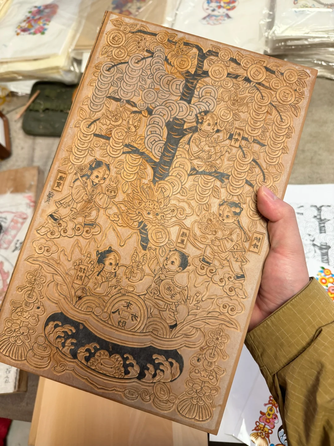 动下小手把新雕木版变成马年限定年画