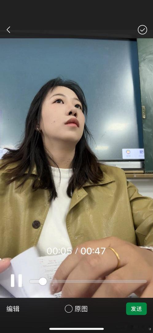 开学前补课 悠闲的周一
上完两节课 还可以和搭子去游个泳 ​
