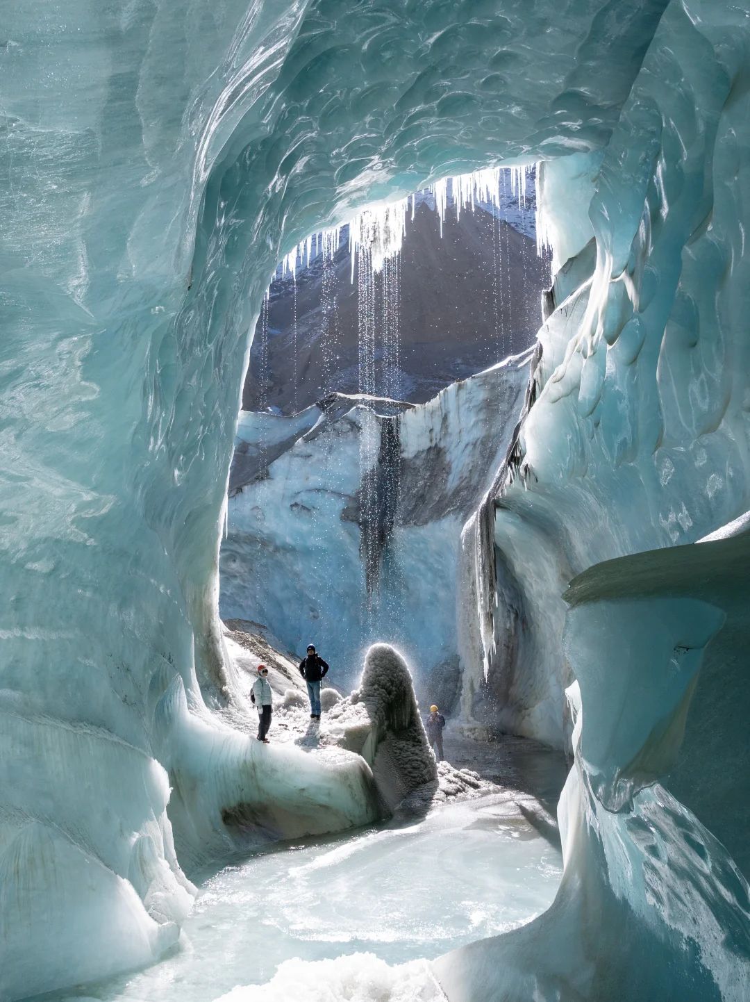 今年的祥格拉冰川可玩性太高了，西藏蓝冰