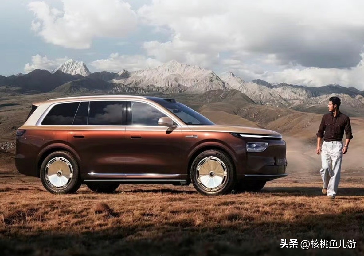 不愧是是华为，太懂中国人了！
要豪华，150万——买尊界S800

要体面，50万——买问界M9

要空间，40万——买享界S9

要舒适，30万——奕境X9
 
华为乾崑携奕境X9重磅上市，作为30万级家庭旗舰大六座SUV，试驾完才真切感受到，它把大家庭出行的痛点一一化解，六大旗舰实力拉满，专为亲