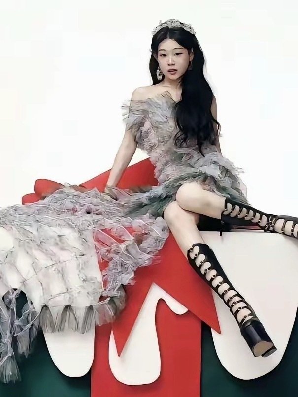 小沈阳是真舍得捧女儿，沈佳润第三次登杂志封面，颜值确实惊艳！ ​