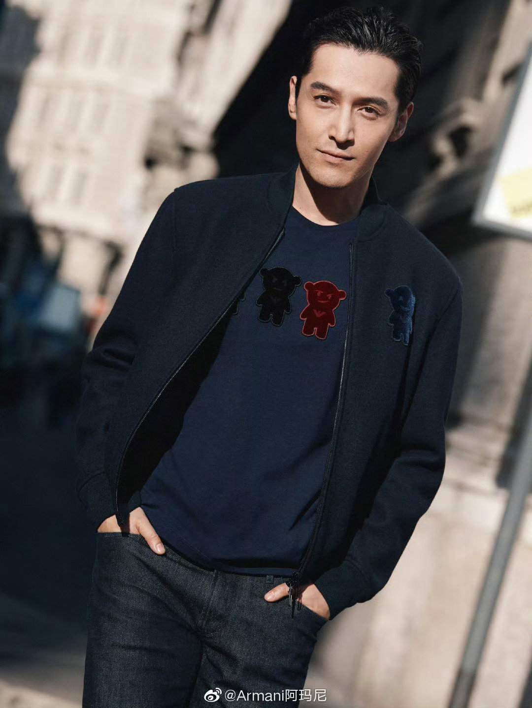 #胡歌[超话]#  [心]#胡歌# [心]

【2019年】演绎#Emporio Armani#Manga Bear 2019秋冬系列的品牌 ，率性诠释现代绅士，自由风度。 ​