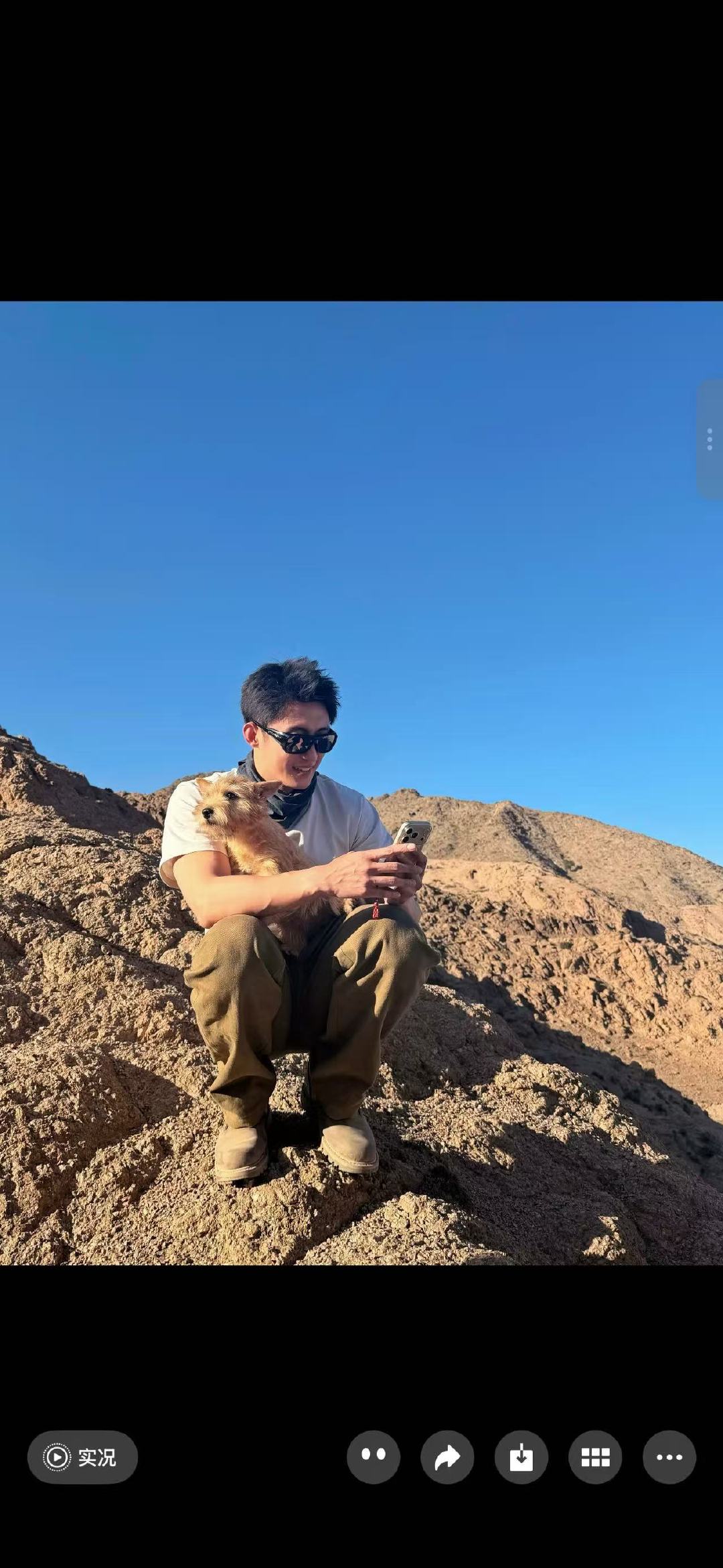 #黄景瑜有好朋狗了#
我们的夏天大王​