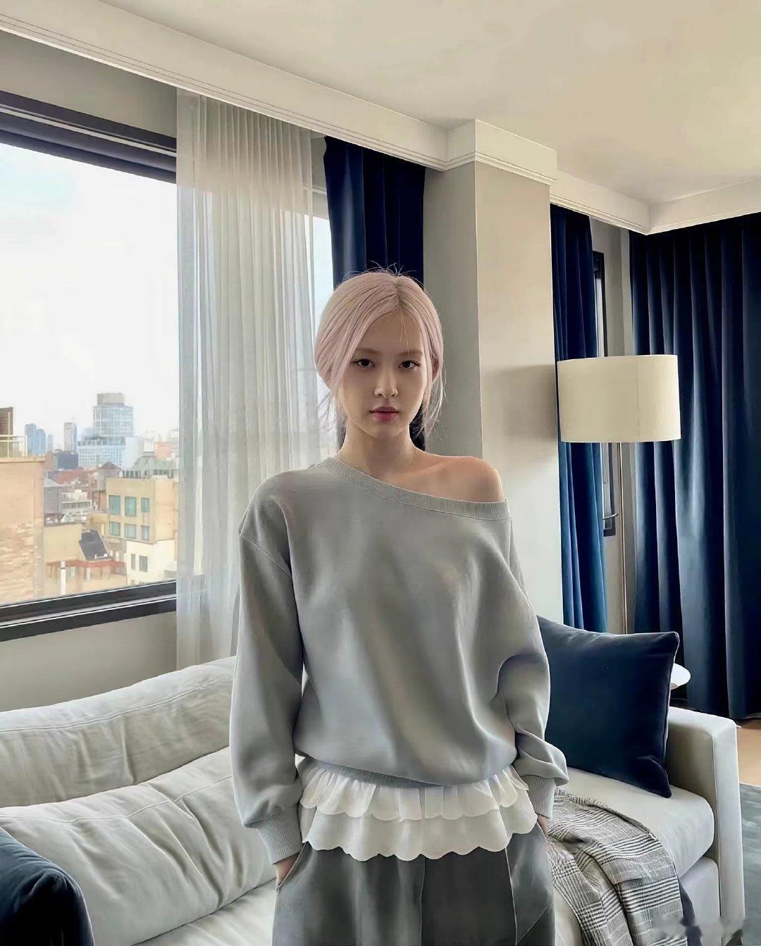 #ROSÉ[超话]##朴彩英地广富人##朴彩英kpop三奢女帝##朴彩英# 欧尼擦浪嘿呦🐾 ​