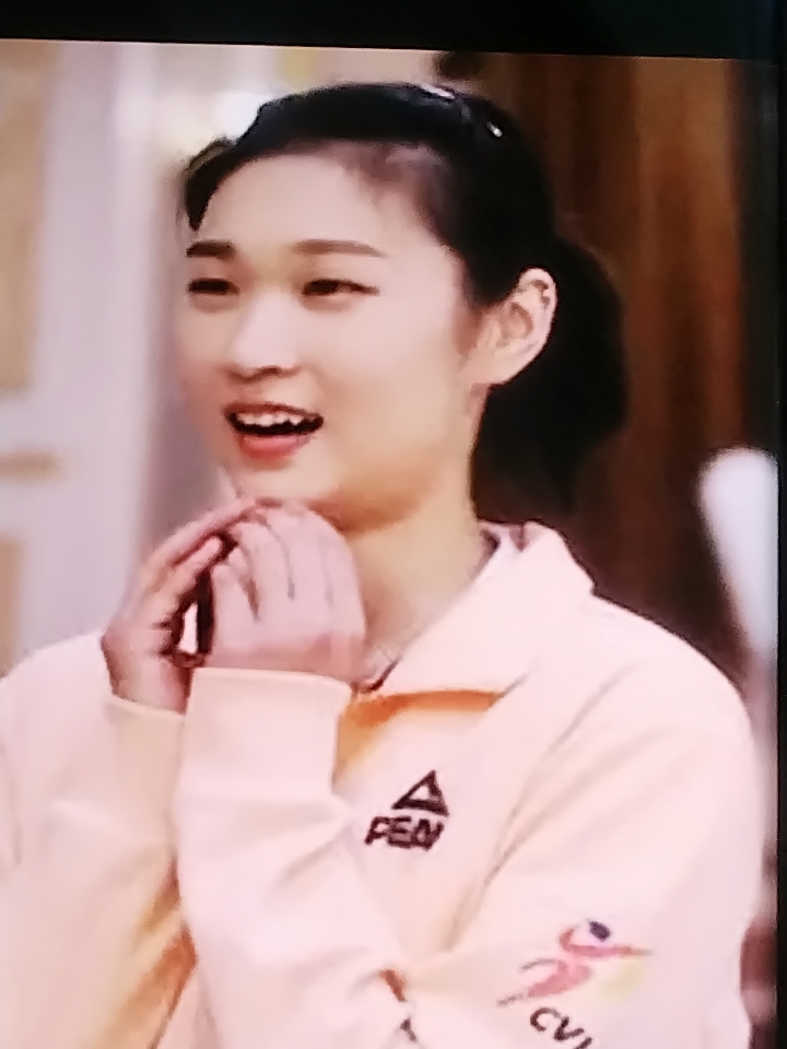 亚运会女排四强里，哪几位女排姑娘最漂亮？

中国女排的王梦洁、王奥芊、陈厚羽、郭中楠是绝对的大美女。

日本女排的佐藤淑乃、石川真佑，算的上绝对的大美女。

泰国女排的塔达奥、科克达姆，微胖型，也不错。

韩国女排的李多贤、朴贞雅、李秀妍等，也是超级大美女。

当然，最漂亮的，当属王梦洁和佐藤淑乃。