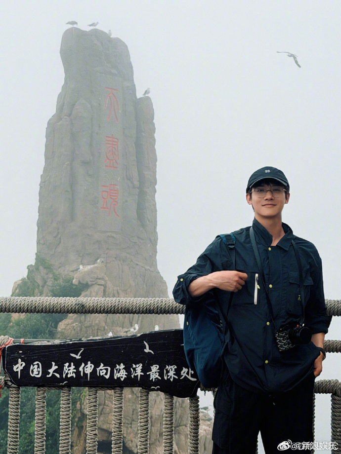#加油汪汪回应##加油汪汪否认虐狗传闻# 18日，网传郑业成、黄誉博在录制综艺《加油！汪汪》时因一只怕水小狗是否下水产生严重分歧，甚至传出节目虐狗传闻等引热议。刚刚，发声明否认虐狗传闻，并称郑业成、黄誉博的沟通是随着节目录制产生的正常沟通探讨，现场沟通氛围平和友好无争执， ​