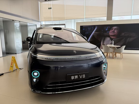 享界V8