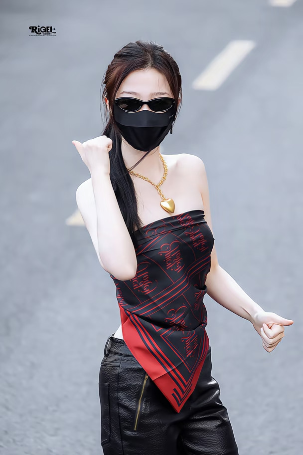 有小石榴买丝巾了吗？