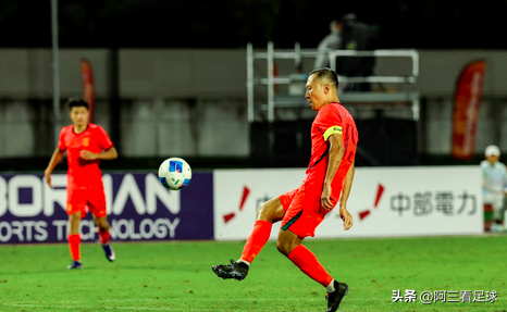 2 战定出线！U23 国足对决伊朗，背后两大变量左右战局
北京时间 9 月 20 日，亚运会男足小组赛第二轮重头戏来了，中国 U23 男足迎战伊朗 U23。两队首轮全都拿下胜利，这场较量基本就是小组头名争夺战，看得人心里一紧。
很多球迷都清楚，这不是简单的一场小组赛。赢下的一方，大概率稳稳锁定出线名