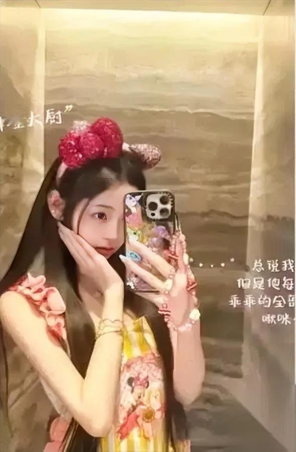 王思聪前女友又上热搜！  二手平台卖包竟藏心酸？  姐妹们发现没，曾和...