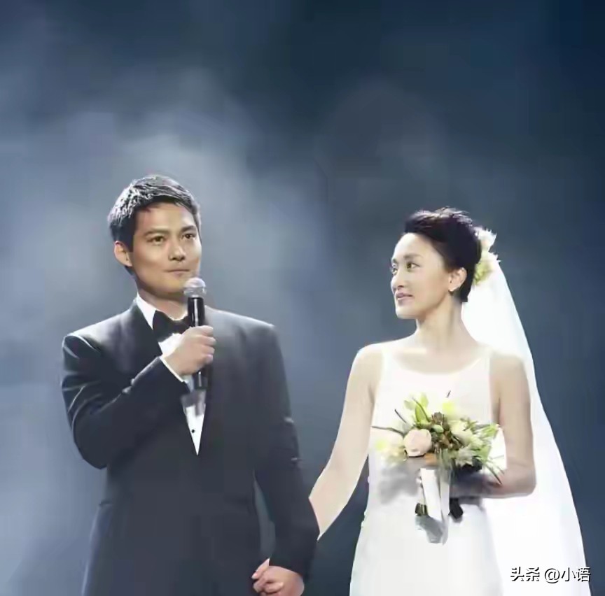 传了多年的领证传闻尘埃落定！无子无女的周迅，印证了张曼玉那句话
 
曾经全网疯传周迅和陈坤秘密领证，这个传言闹了很久，三年前当事人亲自出面澄清，真相才算大白。两人只是相伴二十多年的挚友，并非夫妻。
 
如今的周迅，没有孩子，生活简单自在，很多人发现，她活成了张曼玉曾经说过的样子：人生不必被婚姻、孩子