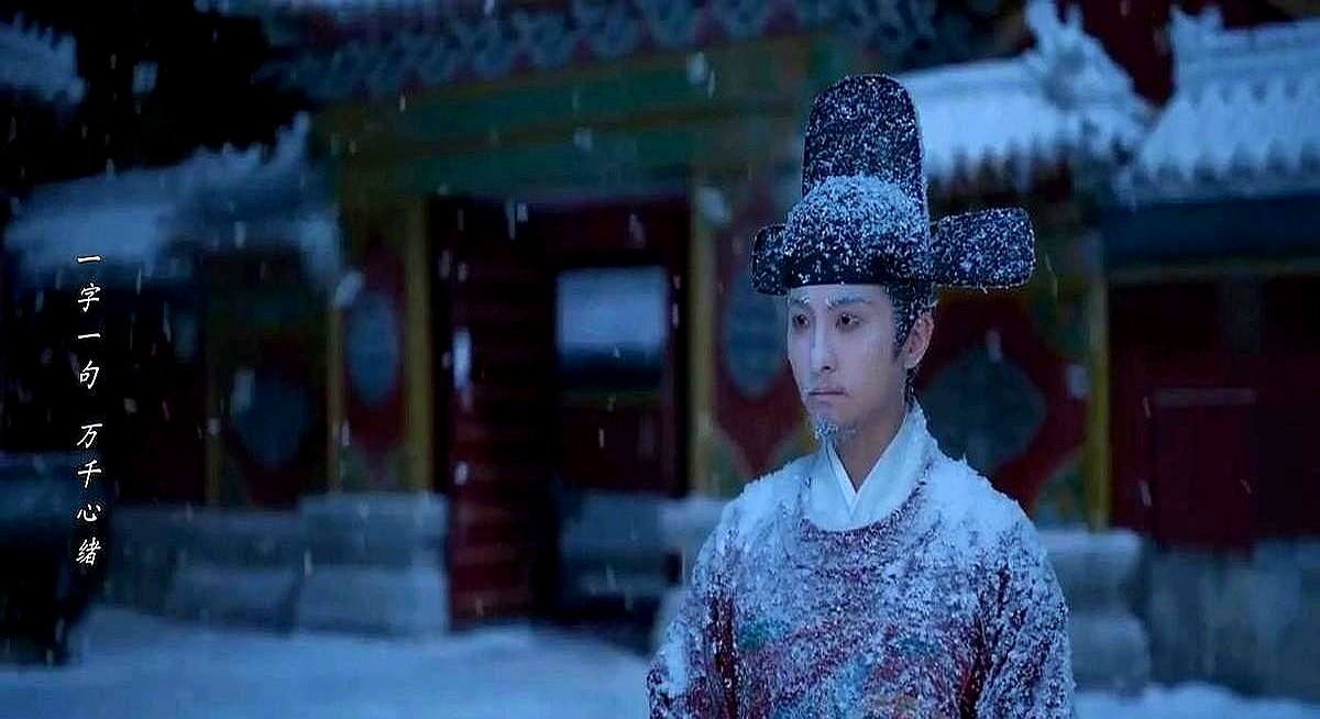 《兰香如故》大结局全员覆灭，太上皇夺权后的清算太狠了。

新帝一倒，太上皇杀回金銮殿。新贵尚书韩梁被扒了厚衣扔在风雪里，硬撑着破口痛骂，最后活活冻死硬邦邦砸在青砖上。

帮太上皇撞开宫门的曹公公也没落着好。龙椅刚坐稳，屠刀就冲着夺门功臣来了。干儿子劝他拼一把，刚动弹就被禁军按死在宫墙底下，直接送去法