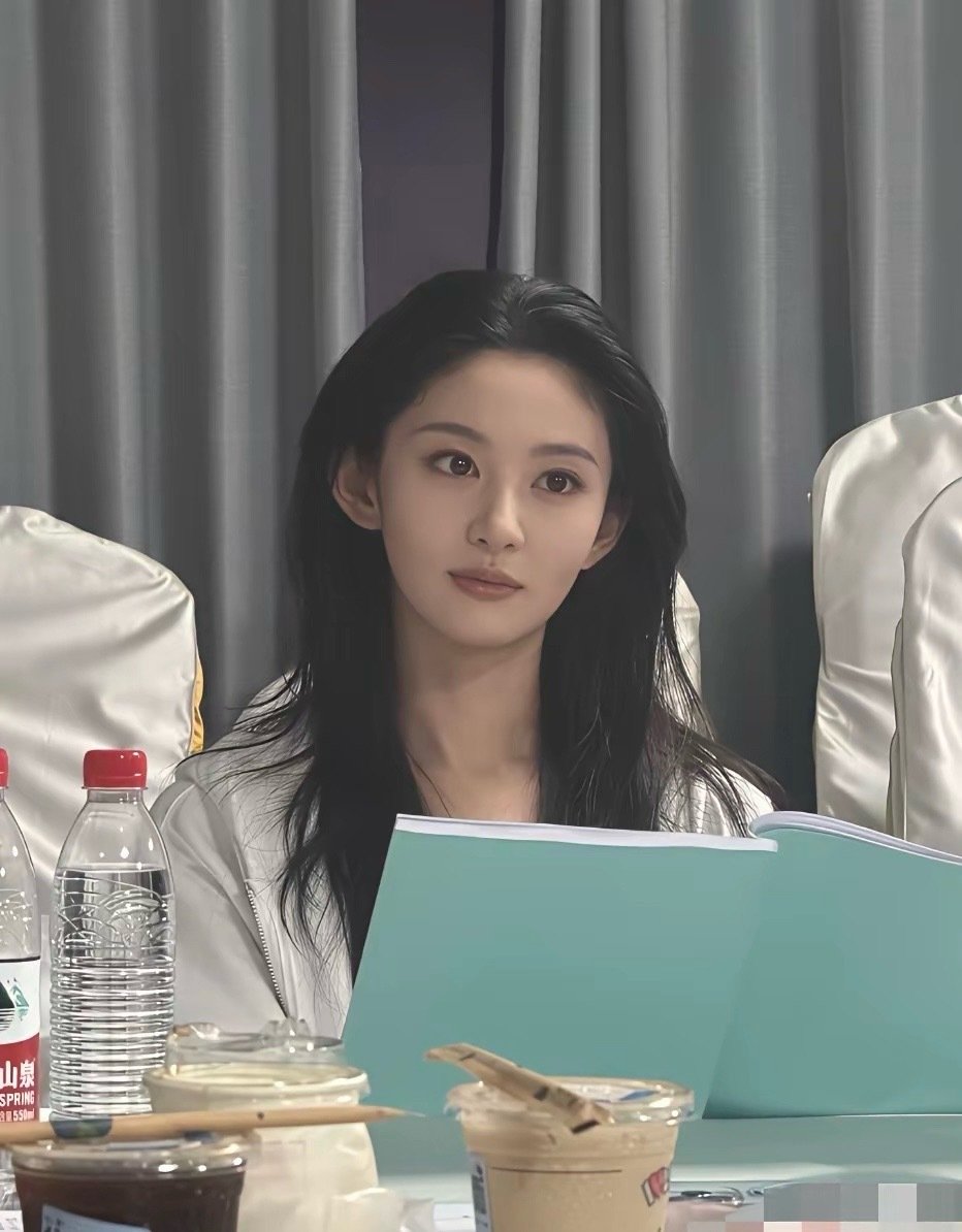 赵晴惊到我了！她怎么突然变得这么美？终于感受到她的漂亮了。 ​