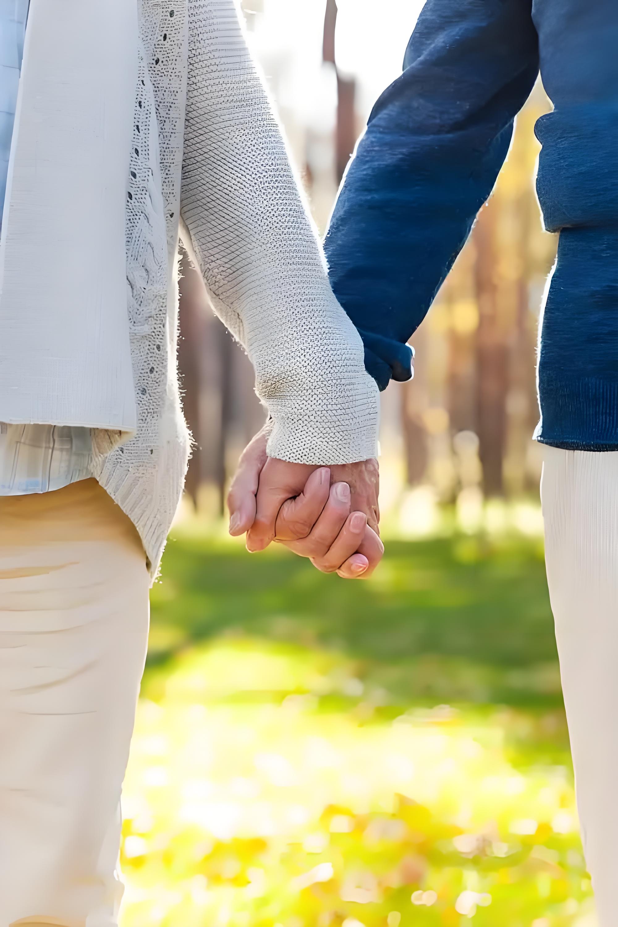 莫言说：“男人好色，女人慕强，是本性。 而婚姻就是：你改一点，我改一点...