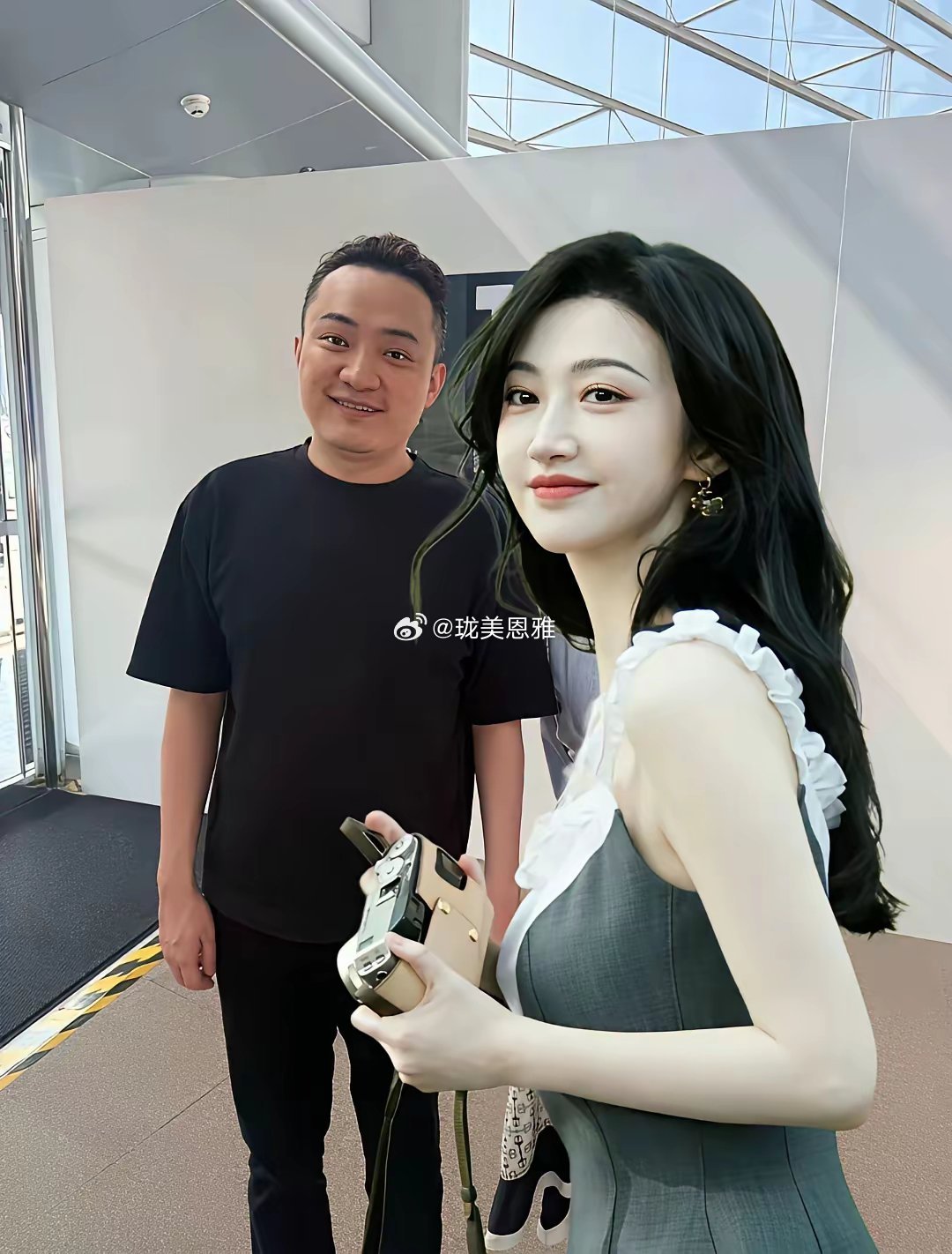 孙总在亿万富翁里面也不算丑
怎么这个小明星就是看不上 ​