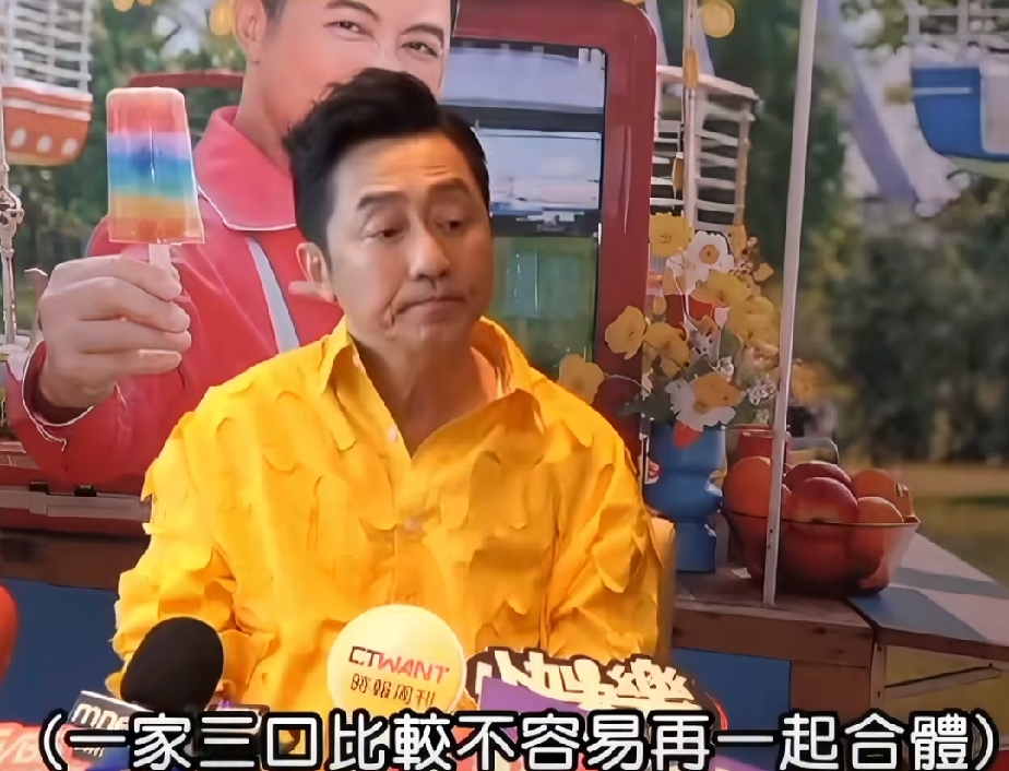 庾澄庆参加采访时被问到会不会和前妻伊能静一起参加儿子恩利的音乐会，同框亮相，庾澄庆不假思索的回答说不会，态度坚决。

不过也能理解庾澄庆的想法，他和伊能静离婚好多年了，现在双方都各自有新的家庭了，如果再同框出现，一些很正常的互动都会被媒体放大来写，增加没必要的麻烦。

而且这对彼此的另一半也不负责，