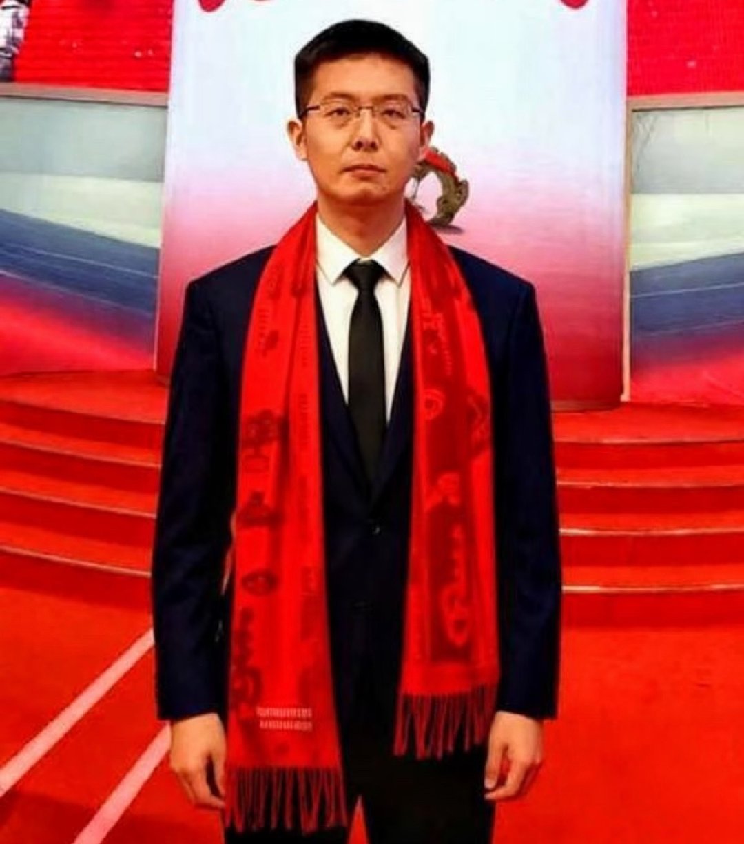 王兴兴真的严肃，机器人脸，都没见过他咋笑[允悲] ​