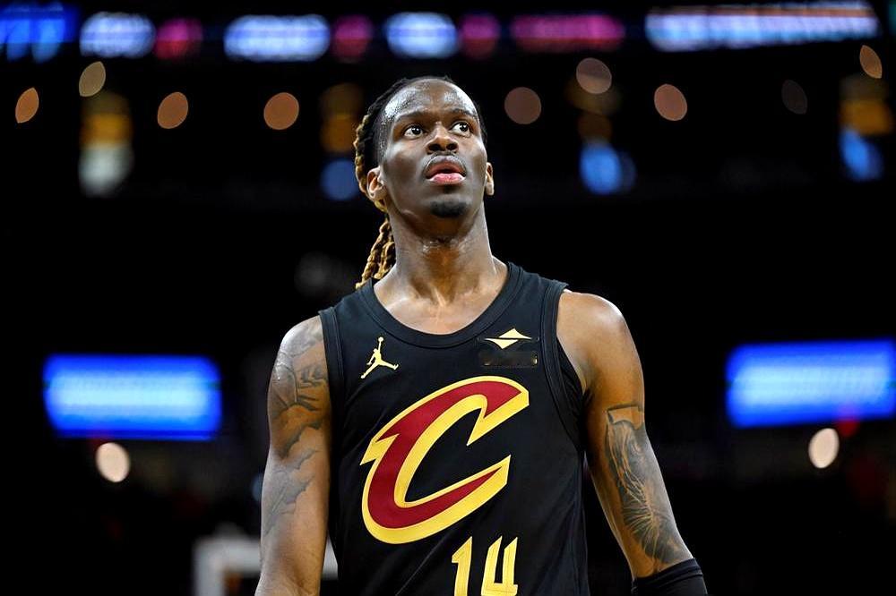 教练恨不得把他藏起来！季后赛这强度，真的不是谁都能打。    骑士队客...